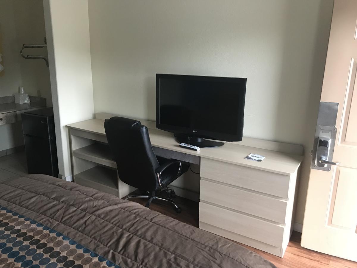 Regal Inn Onley Экстерьер фото